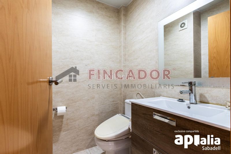 Foto f4a1ce00-f12b-4f66-bf03-5a233dee0b59. Casa amb calefacció aparcament a Gràcia Sabadell