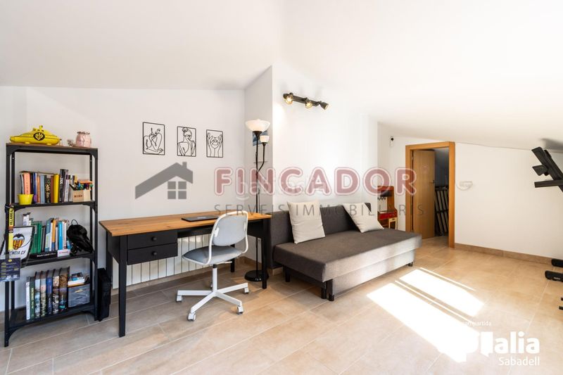 Foto 4c1351f1-7188-410b-81a3-b2e829871743. Duplex con riscaldamento parcheggio in Covadonga Sabadell
