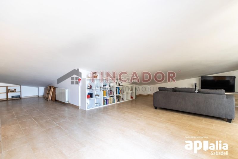 Foto 980f08ca-4fe7-421d-b879-be70efca608c. Duplex con riscaldamento parcheggio in Covadonga Sabadell