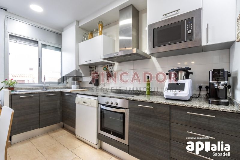 Foto 9c0bc068-f387-48a7-a193-2763811bf399. Duplex con riscaldamento parcheggio in Covadonga Sabadell