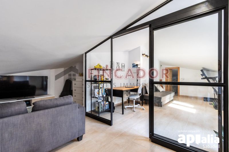 Foto b4f6338f-c21e-443d-94fd-3f4027325fb1. Duplex con riscaldamento parcheggio in Covadonga Sabadell