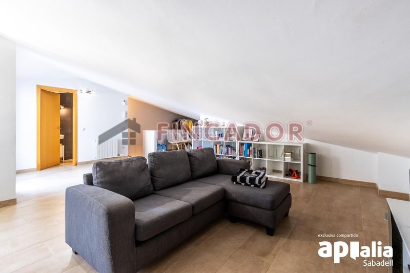 Foto ba7359f6-601c-4b13-bc37-94aa7e3b167a. Duplex con riscaldamento parcheggio in Covadonga Sabadell