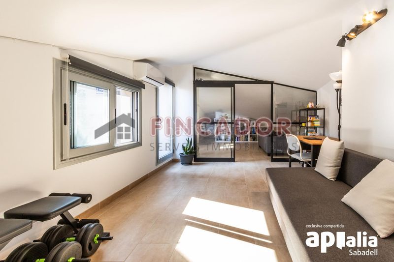 Foto c496b966-1eee-4d58-aa36-269a4a61b3df. Duplex con riscaldamento parcheggio in Covadonga Sabadell