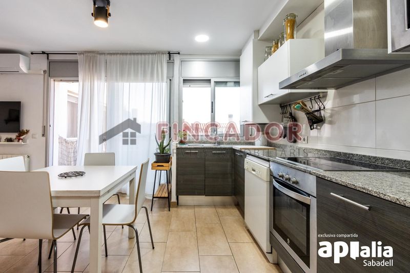 Foto c5497c90-d30d-45d6-a791-28c7d0d98f63. Duplex con riscaldamento parcheggio in Covadonga Sabadell