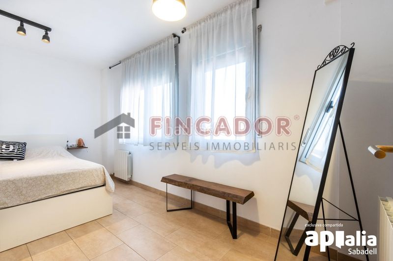 Foto cabf28d2-1ef6-4483-8f8e-52d11ce84c6f. Duplex con riscaldamento parcheggio in Covadonga Sabadell