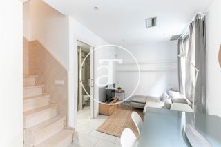 Location Appartement  Carrer de felícia fuster i viladecans. Dúplex de alquiler temporal de 3 habitaciones y terraza comparti