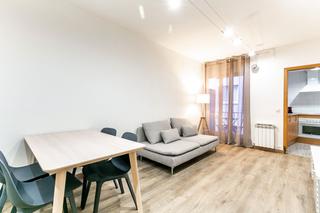 Rent Flat in Travessera de gràcia 374. Piso de alquiler temporal de 3 habitaciones dobles a pasos de ho
