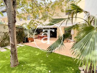 Lloguer Pis  Carrer dels almogàvers. Dúplex de alquiler temporal con piscina y jardín en barcelona