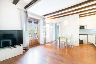 Location Appartement  Carrer de la reina cristina. Piso de alquiler temporal amueblado con balcón en ciutat vella