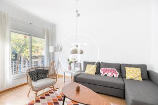 Alquiler Piso en Carrer de la marina 337. Amplio y luminoso apartamento amueblado en calle marina
