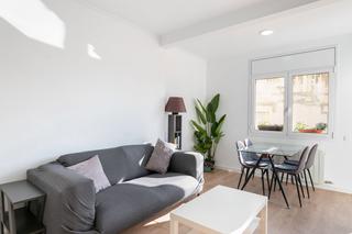 Location Appartement  Avinguda del coll del portell. Piso de alquiler temporal con 3 habitaciones y terraza a pasos d