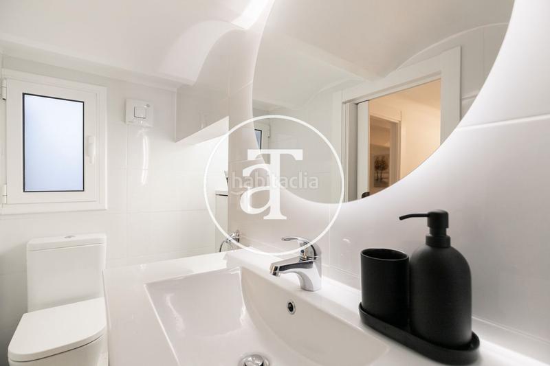 Foto 9ae6d5b4-b24a-4e9a-9a7a-f9aa0c3b06e2. Alquiler dúplex en carrer de viladomat 213 dúplex de alquiler temporal de 2 habitaciones en eixample esquerra en Barcelona