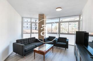 Miete Etagenwohnung in Carrer de buenaventura muñoz 66. Piso de alquiler temporal con 3 habitaciones y terraza a pasos d