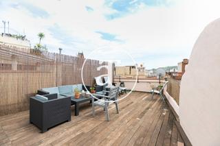 Lloguer Àtic a Carrer de la cendra 27. Estudio de alquiler temporal con terraza privada en ciutat vella