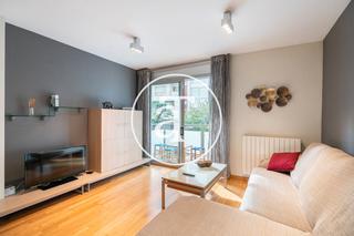 Location Appartement  Carrer de la indústria. Piso de alquiler temporal de 3 habitaciones y terraza a pasos de