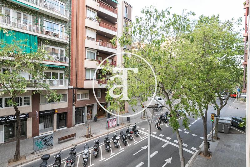 Foto 1624e2e2-9b33-4b0e-8d92-2c27216e1bc5. Alquiler piso  de alquiler temporal de 3 habitaciones y terraza a pasos de paseo sant joan en Barcelona