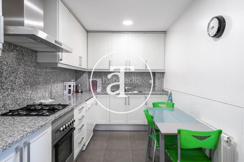 Foto 4ca49a2a-fdae-4a5b-b5b7-62aca9a0d471. Alquiler piso  de alquiler temporal de 3 habitaciones y terraza a pasos de paseo sant joan en Barcelona