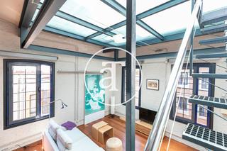 Location Attique à Passatge sert 2. Dúplex de alquiler temporal de 1 habitación y terraza privada a