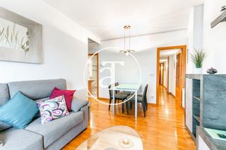 Location Appartement  Carrer de l'escorial. Apartamento de alquiler temporal con 3 habitaciones y terraza en
