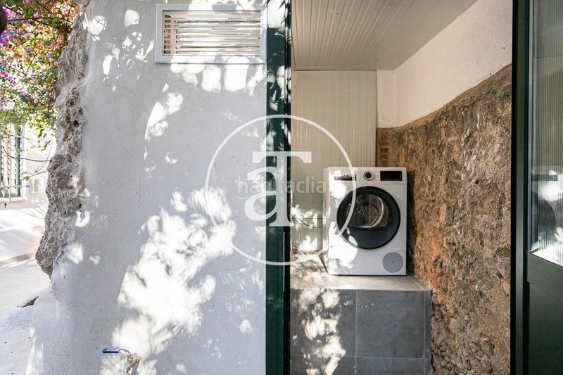 Foto 0519113e-9eb8-4f87-be34-c3a8978ea894. Lloguer casa aparellada a carrer de sant cugat del vallès 51 a Barcelona