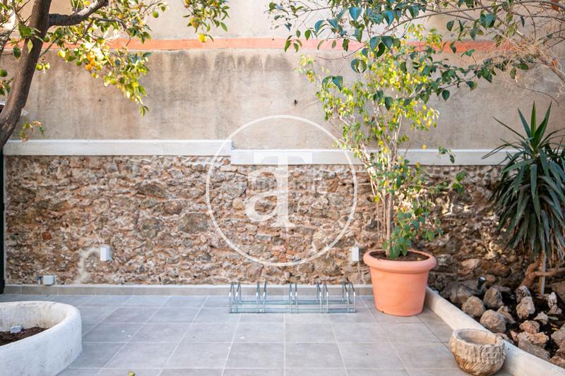 Foto 05414a62-e503-4a71-9ce3-74c314462b8d. Lloguer casa aparellada a carrer de sant cugat del vallès 51 a Barcelona