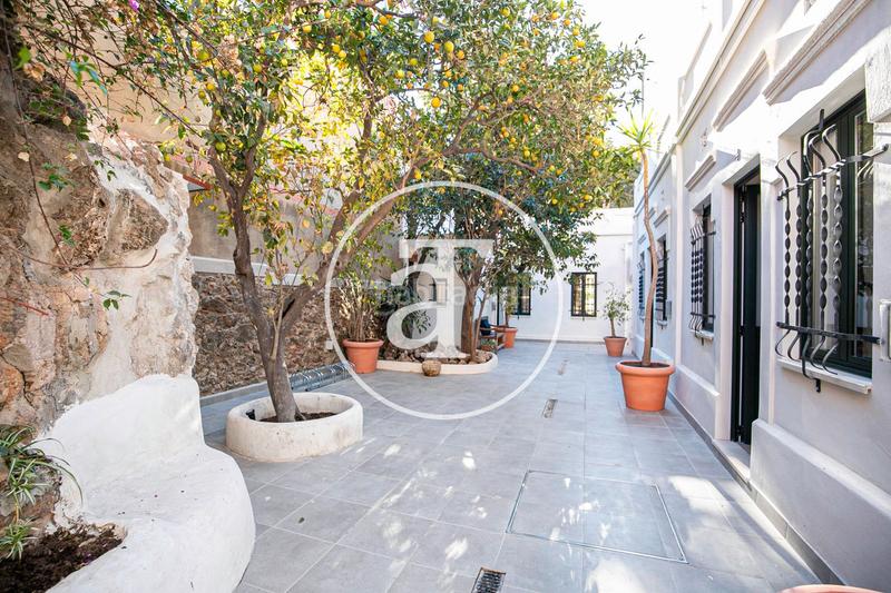 Foto 2fb9d9e5-f604-4bd5-9613-5aa112f32f3e. Lloguer casa aparellada a carrer de sant cugat del vallès 51 a Barcelona