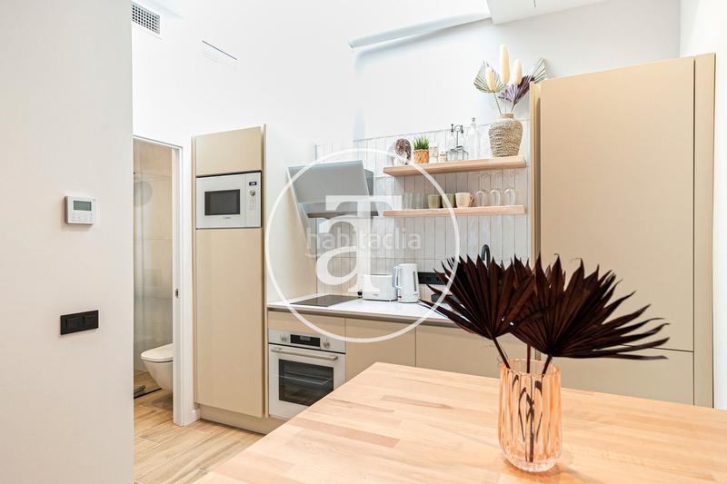 Foto 3ecaf9fb-fb46-4c18-8dbd-3d2842ea6031. Lloguer casa aparellada a carrer de sant cugat del vallès 51 a Barcelona