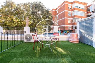 Lloguer Casa aparellada  Carrer de sant cugat del vallès. Casa de alquiler temporal con 1 habitación y terraza a unos paso