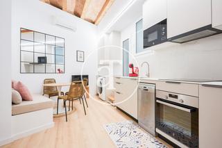 Affitto Appartamento in Ronda de sant antoni 40. Piso de alquiler temporal de 3 habitaciones en sant antoni