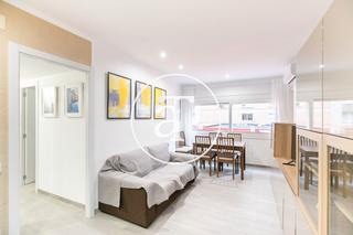 Rent Flat  Carrer del concili de trento. Piso de alquiler temporal de 3 habitaciones en el clot
