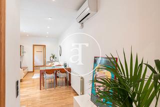 Rent Penthouse in Carrer de bruniquer 54. Ático de alquiler temporal de 2 habitaciones y terraza en gracia