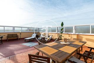 Lloguer Àtic a Carrer de bruniquer 54. Ático de alquiler temporal de 2 habitaciones y terraza en gracia