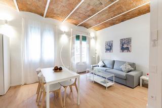 Alquiler Piso  Carrer de llagostera. Piso de alquiler temporal de 2 habitaciones próximo a hospital s