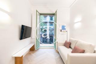 Location Appartement à Carrer de la diputació 214. Piso de alquiler temporal con 2 habitaciones y terraza próximo a