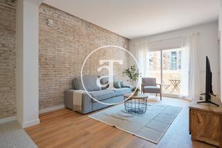 Miete Etagenwohnung in Carrer del rosselló 290. Piso de alquiler temporal con 3 habitaciones y terraza cerca a e