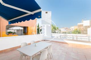 Lloguer Pis a Carrer sant jaume 2. Dúplex de alquiler temporal de 2 habitaciones y 2 terrazas en ba