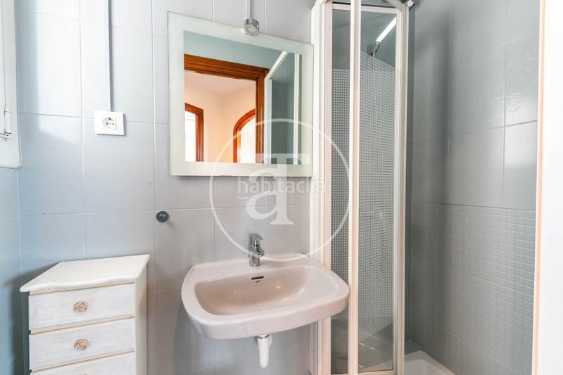 Foto 00e849e6-2e71-4236-bb08-2b281ba2b798. Location attique avec parking dans El Camp de l´Arpa del Clot Barcelona