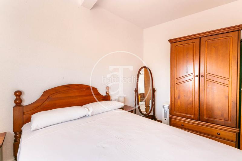 Foto edc38776-fb01-45b3-a96b-6ac691e03180. Miete dachwohnung mit parking in El Camp de l´Arpa del Clot Barcelona