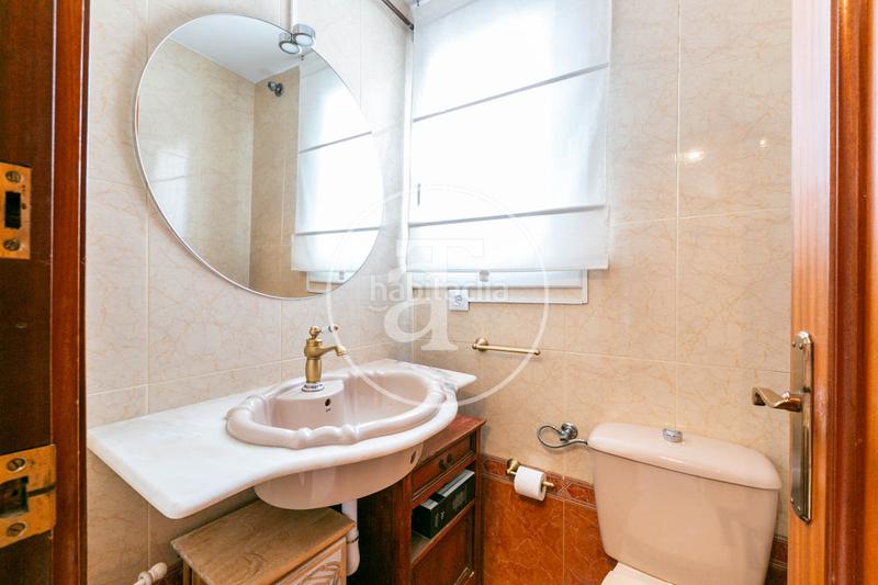 Foto 1a624ff3-e086-4034-ab33-077ea9fe410f. Rent penthouse with parking in El Camp de l´Arpa del Clot Barcelona