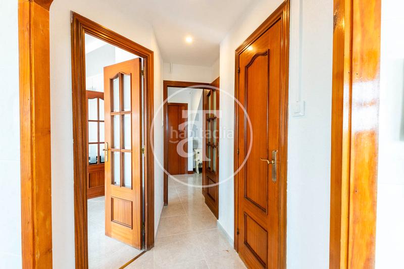 Foto 3bde8709-6440-4a99-9ed1-00cc766fc39a. Rent penthouse with parking in El Camp de l´Arpa del Clot Barcelona