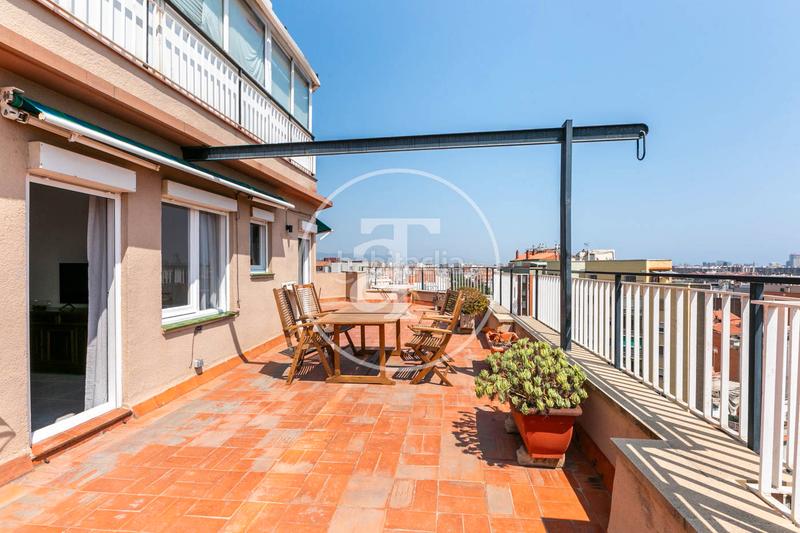 Foto 77669ebd-d053-40b8-83f0-f5315d547b03. Rent penthouse with parking in El Camp de l´Arpa del Clot Barcelona