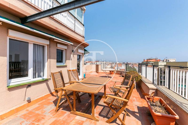 Foto 93f9a1dc-9442-475c-a978-3bc4ce8fd8f2. Rent penthouse with parking in El Camp de l´Arpa del Clot Barcelona
