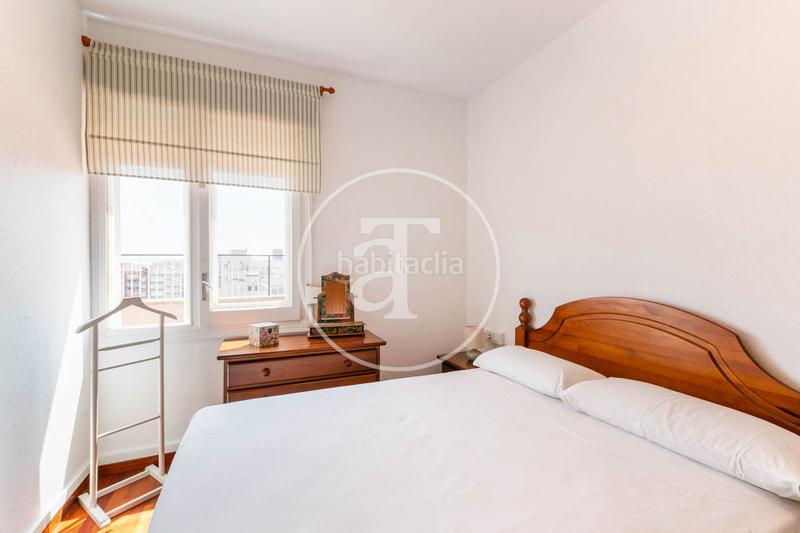 Foto 9a7aec61-c2b2-4579-81f5-d6c52c341b80. Rent penthouse with parking in El Camp de l´Arpa del Clot Barcelona