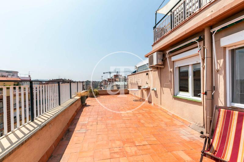 Foto ac487a6e-dcb1-4e5a-9e61-e51bcb84ebe3. Rent penthouse with parking in El Camp de l´Arpa del Clot Barcelona