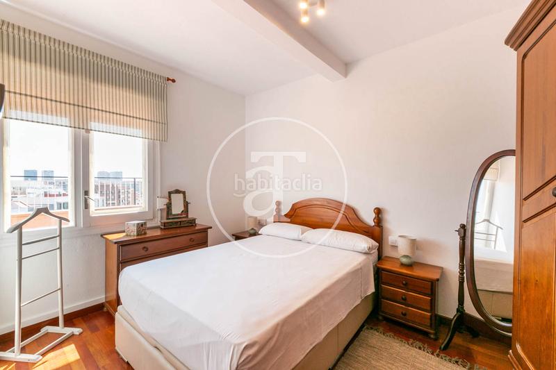 Foto b4d5ae29-c32d-4c76-8144-e05fd27248e6. Rent penthouse with parking in El Camp de l´Arpa del Clot Barcelona