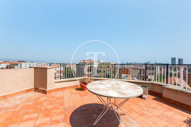 Foto ede2c164-9bd7-4a2f-b851-63e728dcef8b. Rent penthouse with parking in El Camp de l´Arpa del Clot Barcelona