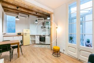 Location Appartement à Carrer de parís 97. Piso de alquiler temporal de 1 habitación y terraza próximo a la