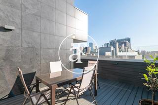 Location Appartement à Carrer de mercè rodoreda 11. Ático de alquiler temporal de 2 habitaciones, terraza y piscina