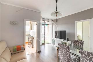 Location Appartement à Carrer dels montfar 11. Piso de alquiler temporal de 3 habitaciones y terraza próximo a