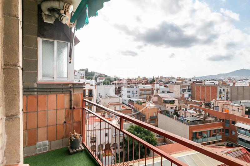 Foto 3d317273-9a15-428b-bfc2-63379adb1684. Lloguer pis a carrer dels montfar 11 a Font de la Guatlla Barcelona